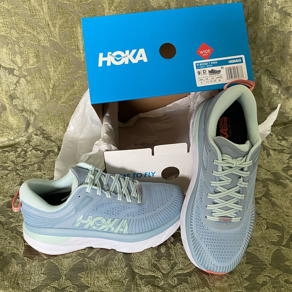 HOKA Bondi 7 light blue with light/mint green trim running shoes size 9D wide